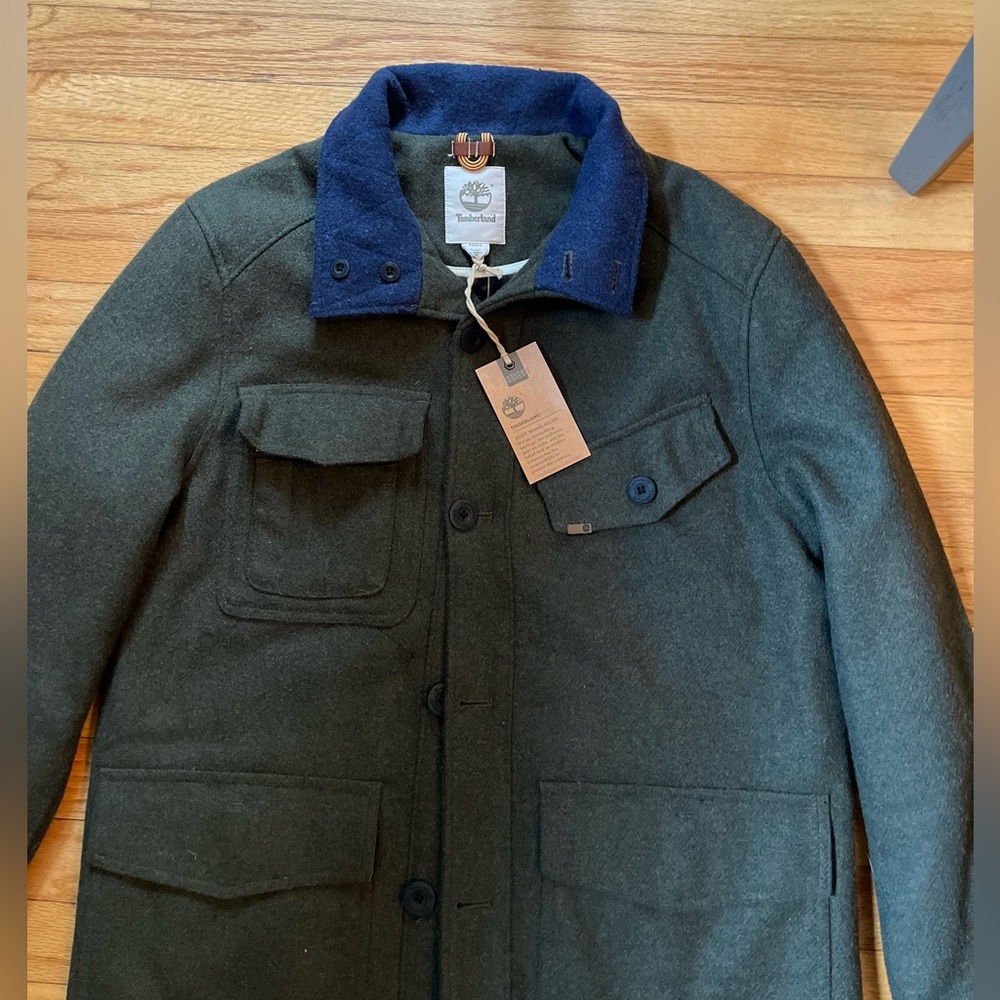 NWT Men’s Timberland Jacket Size M Color Sage Green w/ Blue collar